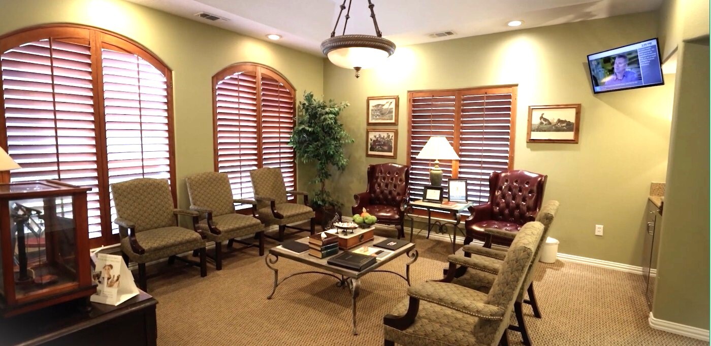 Relaxing waiting area in Aesthetic Family Dentistry